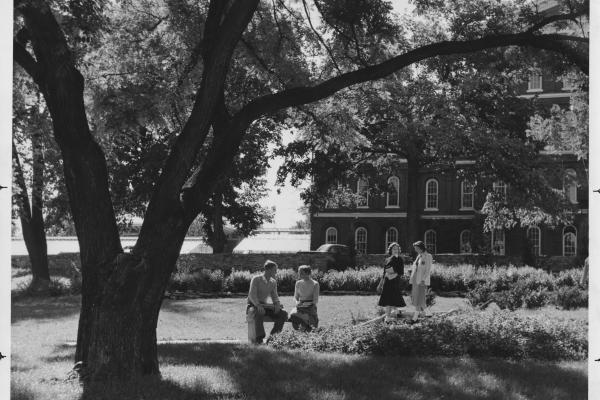 4 students socializing in botanical garden.