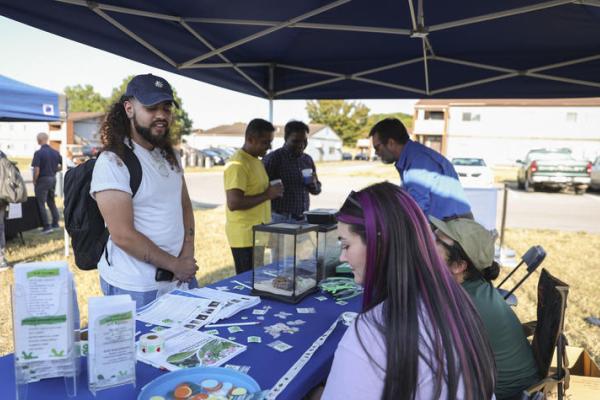 students tabling at sustainability event 