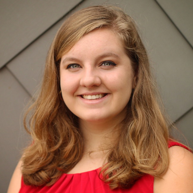 Hannah Phillips headshot