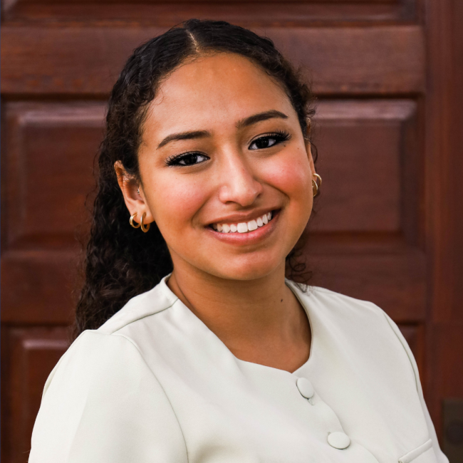 Ary Gomez headshot