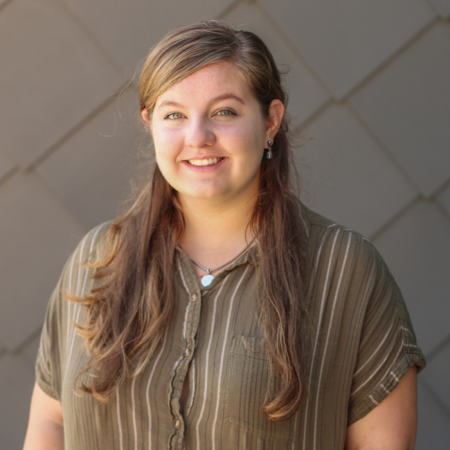 Hannah Phillips headshot