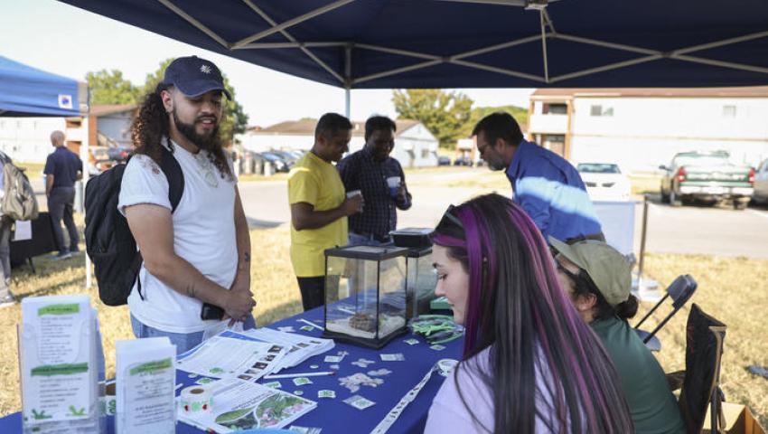 students tabling at sustainability event 